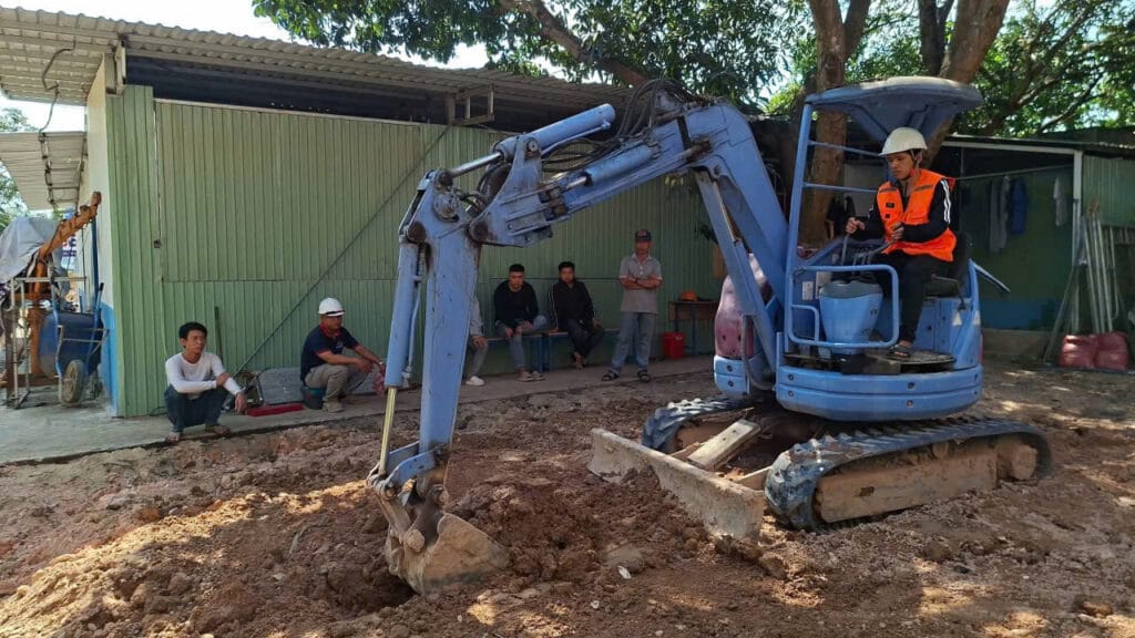 đào tạo lái máy xúc 1 kèm 1 đến khi lái thành thạo