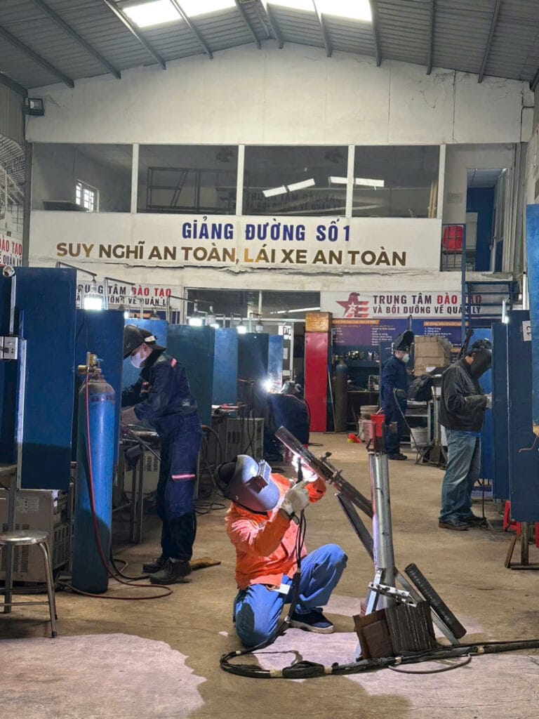 Học nghề hàn 2026 – khóa học nhanh, thực hành 80%, có việc làm ngay sau khi học. Đào tạo từ cơ bản đến nâng cao, cấp chứng chỉ, hỗ trợ việc làm lương cao. Đăng ký ngay!