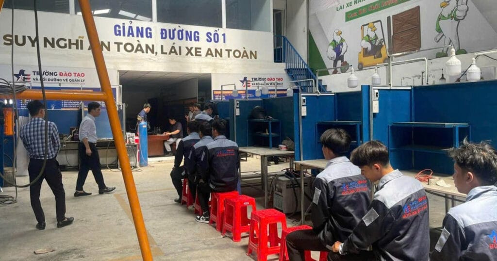 Học nghề hàn tại Bách Việt – đào tạo thực hành 80%, học nhanh ra nghề, hỗ trợ việc làm, cấp chứng chỉ. Khóa hàn TIG, MIG, 3G, 4G uy tín, đăng ký ngay!