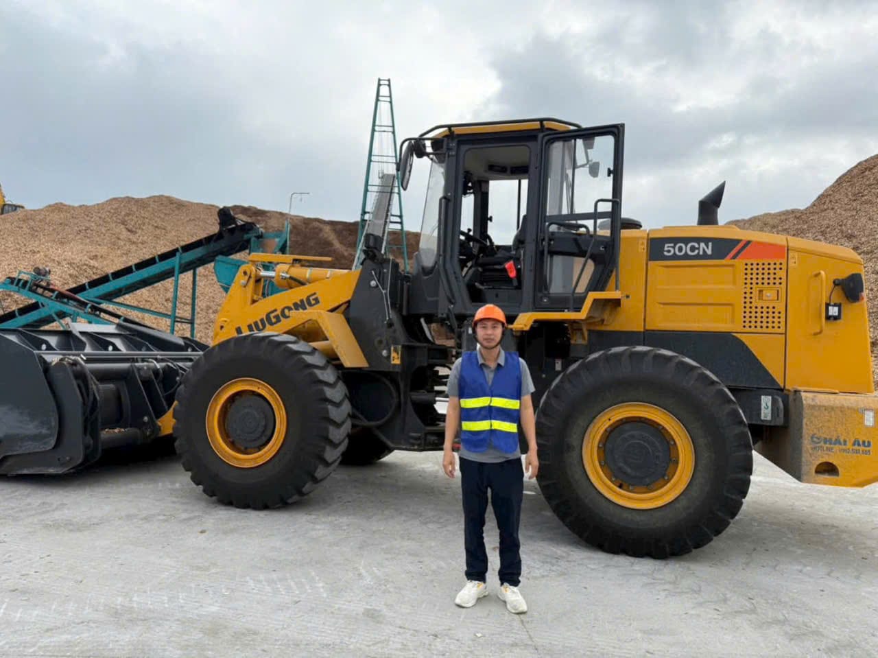 Thi sát hạch cấp chứng chỉ xúc lật