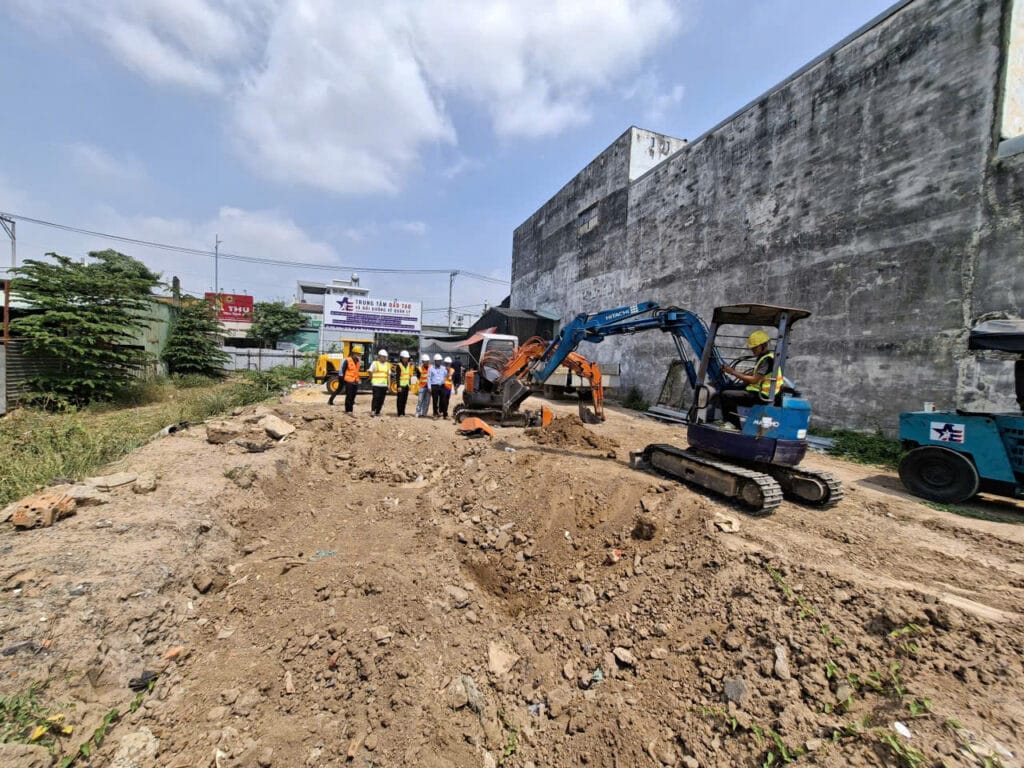 Học máy xúc 10 ngày có đi làm được không? Review thực tế lộ trình học, thời gian ra nghề, mức lương và cách học nhanh để có việc ngay.